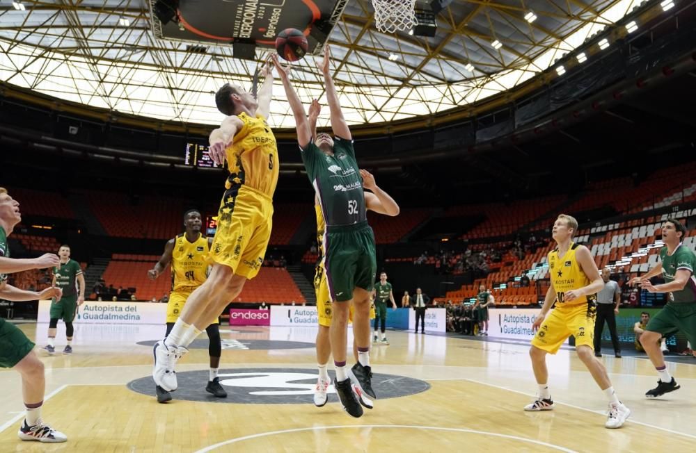 Partido entre el Iberostar y el Unicaja en la fase final de la Liga ACB.