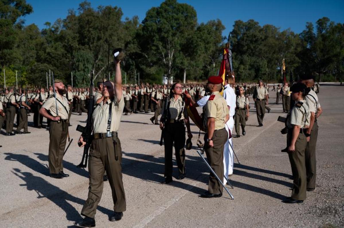 Emoción y orgullo en la jura de bandera de 1.514 alumnos del Cefot de Cáceres