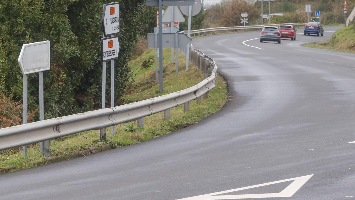 La carretera PO-548, entre Vilagarcía y Catoira.