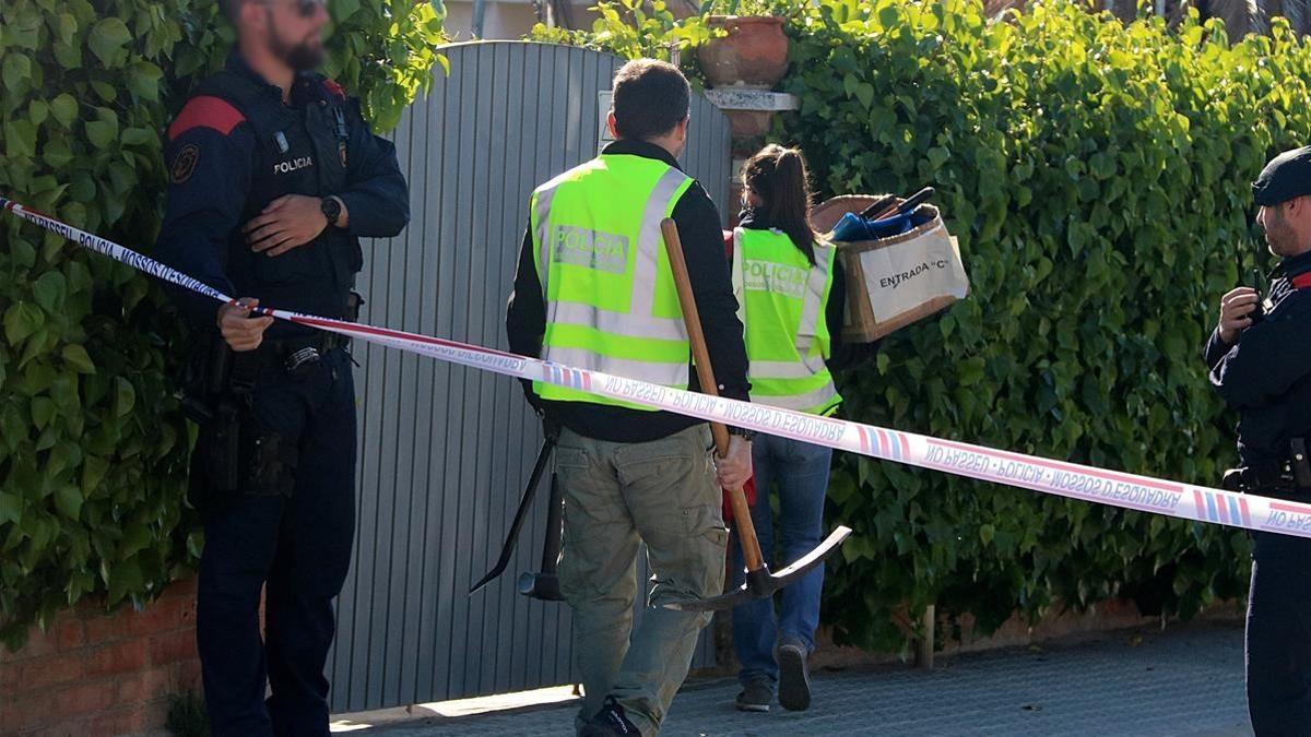 Los Mossos buscan más pruebas en casa de la urbana acusada de matar a su ex