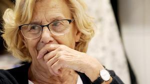 Entrevista con Manuela Carmena. La exalcaldesa de Madrid habla en la cocina de su casa.