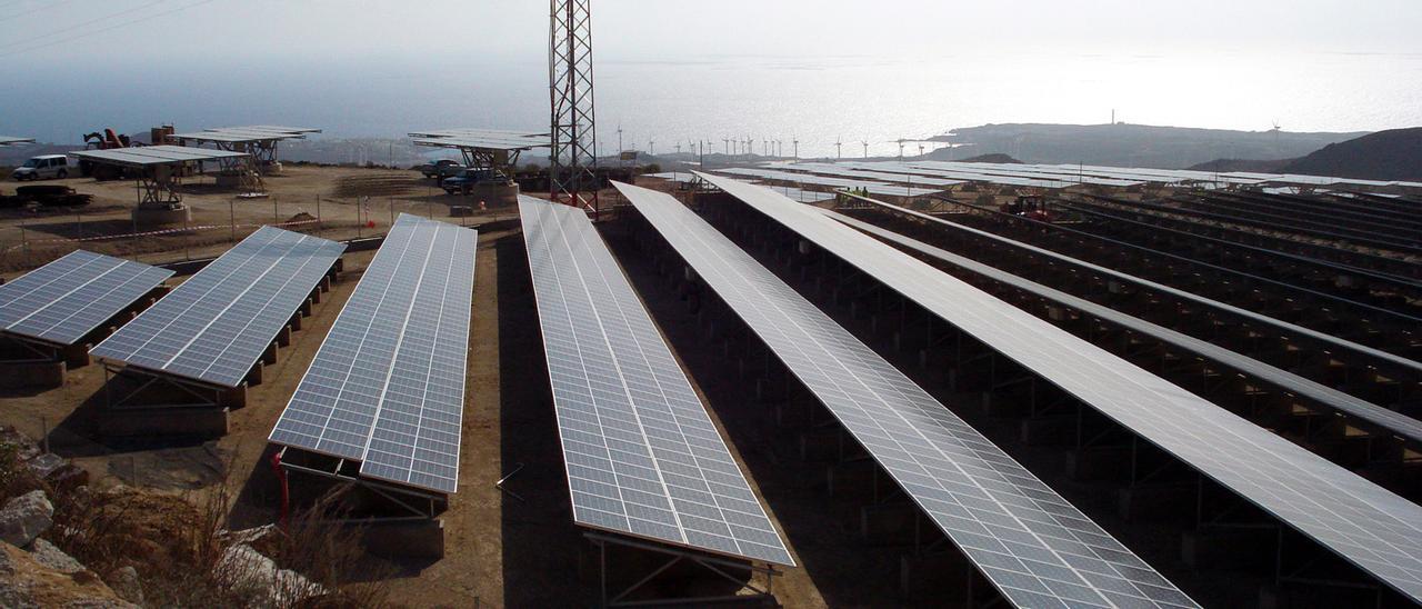 Planta fotovoltaica instalada en Arico