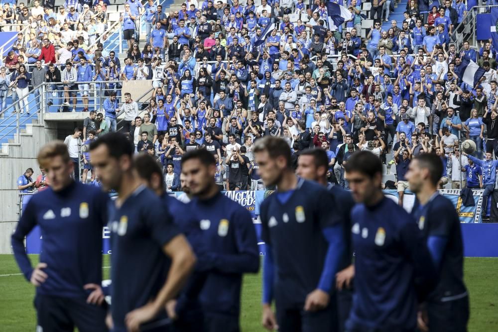 2.500 aficionados del Oviedo apoyan al equipo antes del derbi