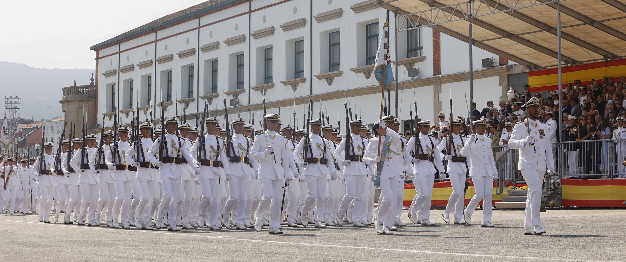 Jura de bandera y entrega de los Reales Despachos en la Escuela Naval de Marín