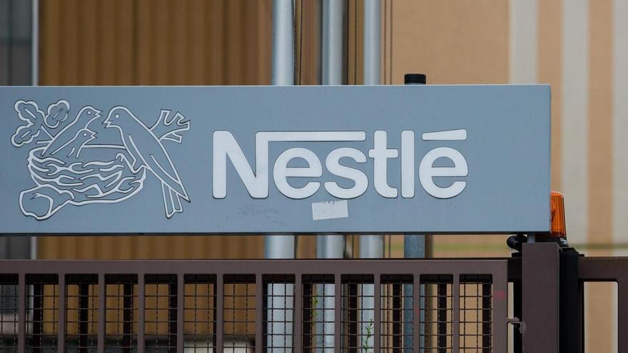 Nestlé ultima la venta a Platinum Equity de la mitad de su negocio de agua, valorado en 5.000 millones