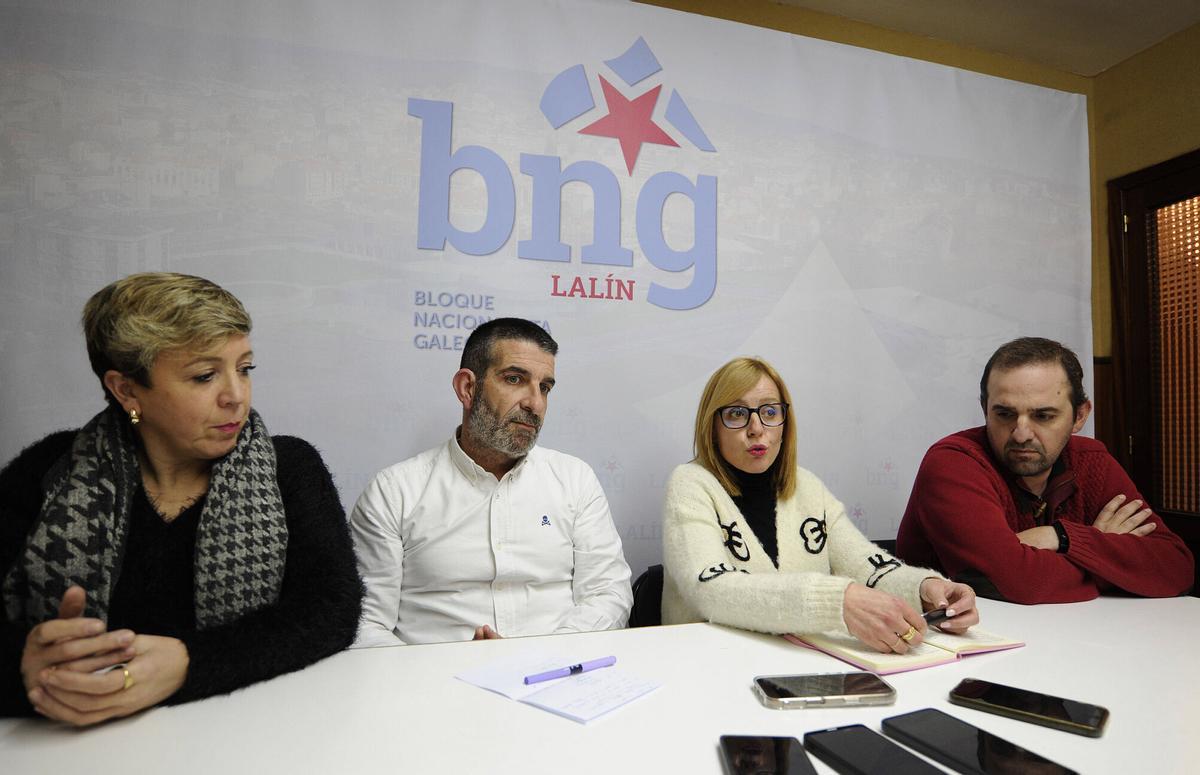 Mari Fernández Sanmartín, junto a otros miembros del BNG, en su presentación como candidata.