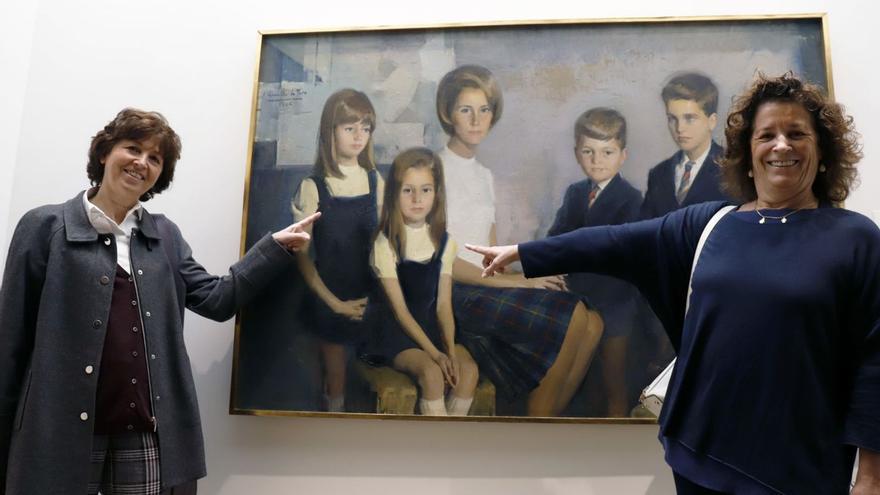 Dos niñas de la familia Rabasa, ayer, ya mujeres, en el Museo Revello de Toro.