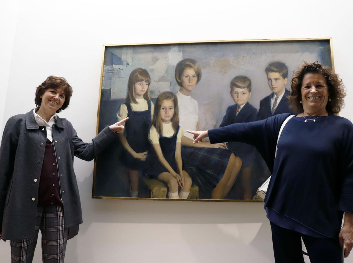 Dos niñas de la familia Rabasa, ayer, ya mujeres, en el Museo Revello de Toro.