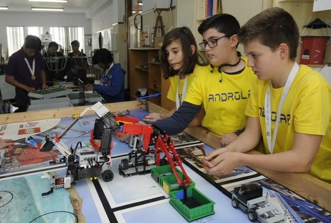 Alumnos del IES Salinas que lograron un premio con su proyecto científico para reutilizar chicles - Lanzarote - Adriel Perdomo - 04-03-16