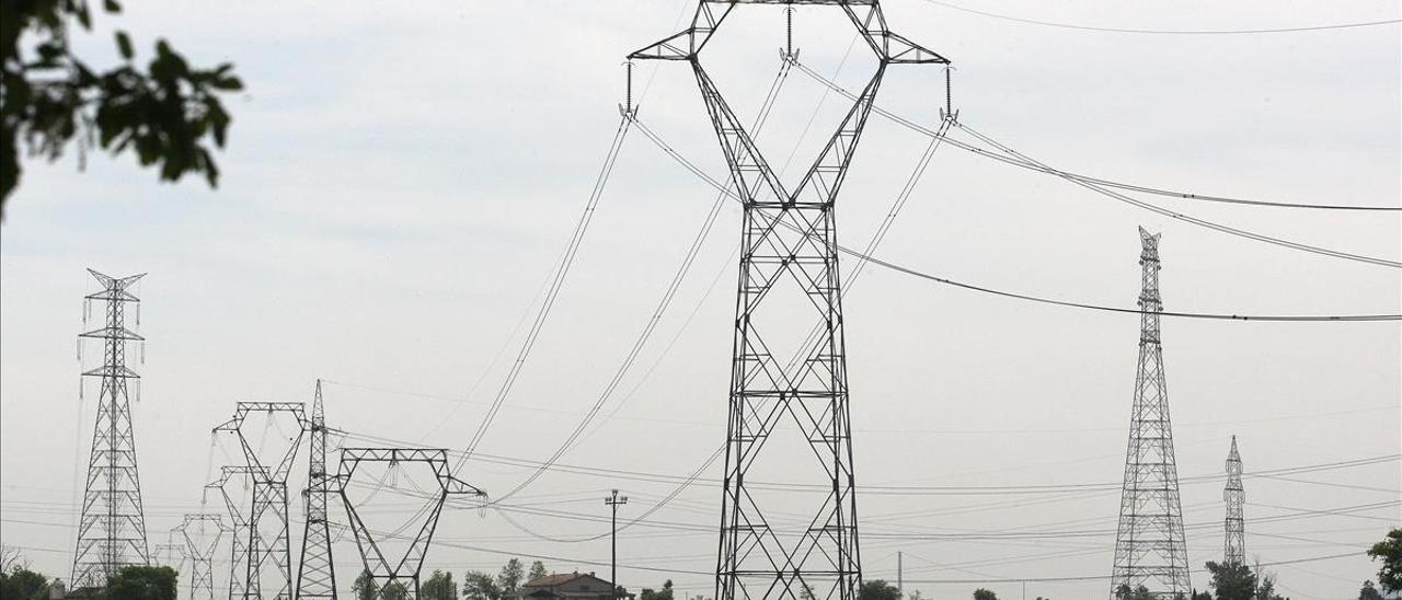 Imatge d'unes torres elèctriques.