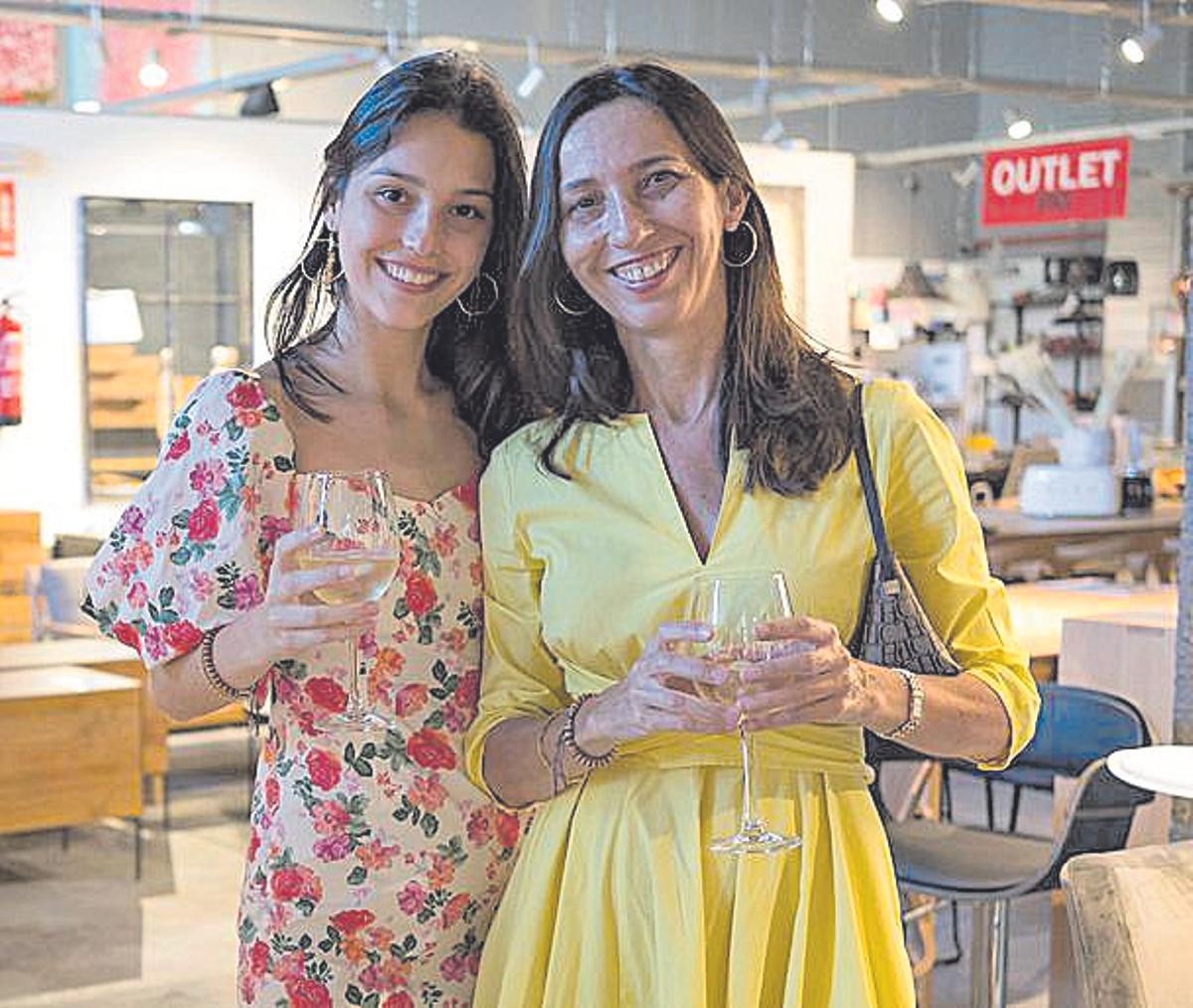 Carmen Villalonga y Carmen Gayà.