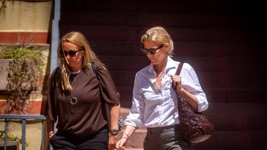 La jueza ordena hacer una copia del móvil de la viuda de Isak Andic y de los excursionistas que auxiliaron a Jonathan