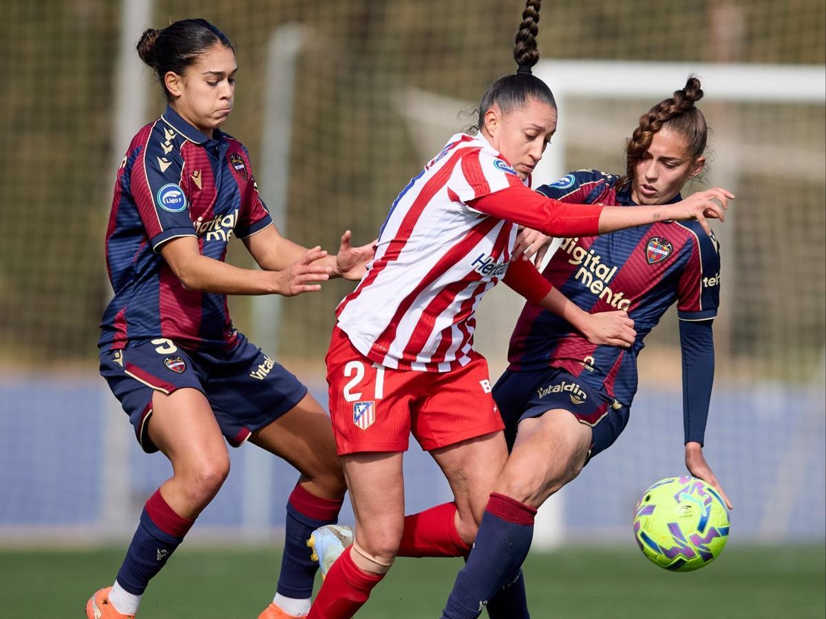Ari Arias y Bascu en el partido ante el Atlético de madrid