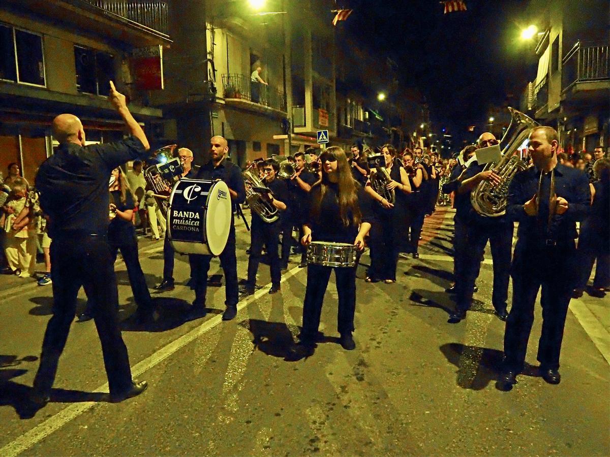 Cercavila nocturna de la Banda de Cardona, dins de la Festa Major de Súria