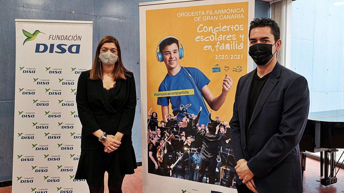 Sara Mateo, directora de la Fundación Disa, y Rafael Sánchez-Araña, ayer en la sede de la Orquesta Filarmónica.