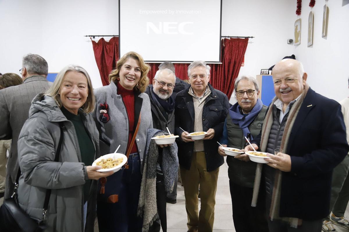La tradicionales migas de la Cruz Blanca, en imágenes