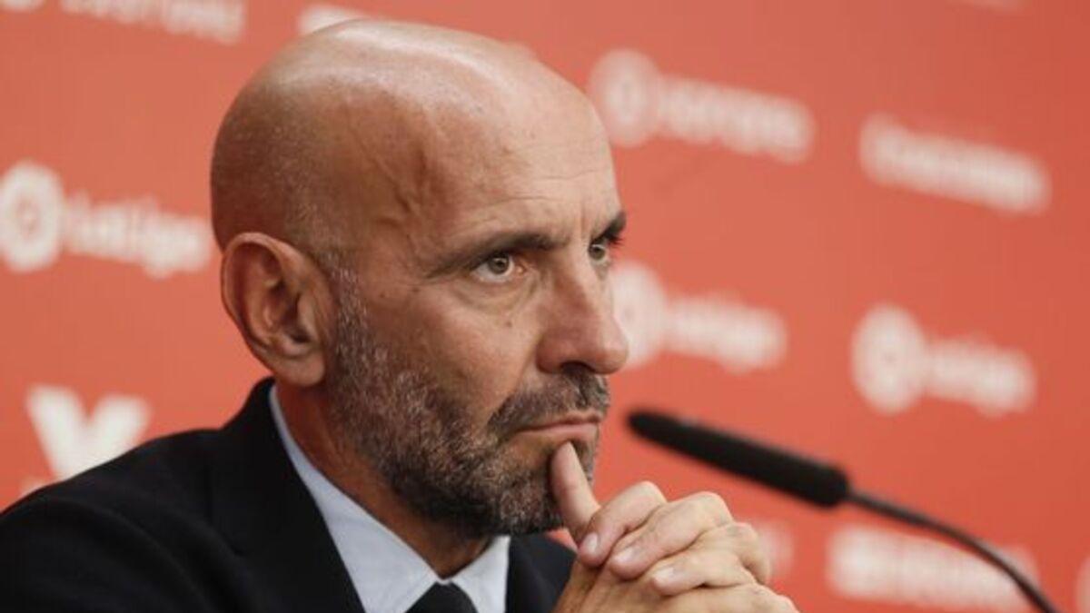 El director deportivo del Sevilla en rueda de prensa.