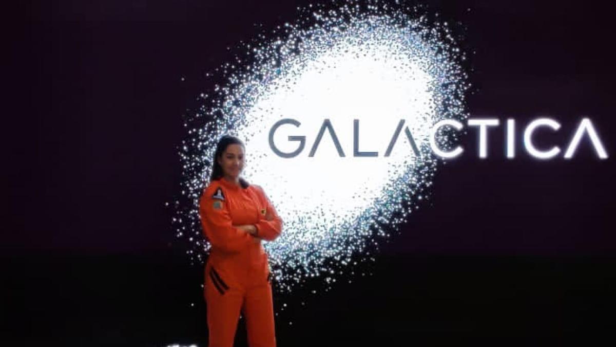 La divulgadora científica Astronatura Lili en las instalaciones de Galáctica.