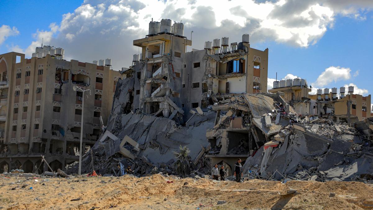 Edificios destruidos por los bombardeos de Israel contra la ciudad de Jan Yunis, en el sur de la Franja de Gaza (archivo)