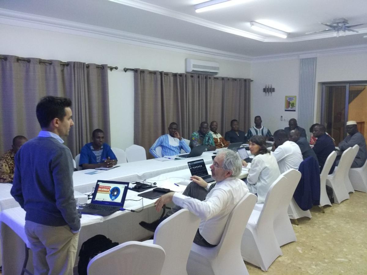 Randbee realizó para Burkina Faso un proyecto de cooperación promovido por la Comisión Europea con el fin de mejorar la toma de decisiones en la selección de las opciones de electrificación de menor coste en sus zonas rurales para llevar a cabo dichas inversiones.