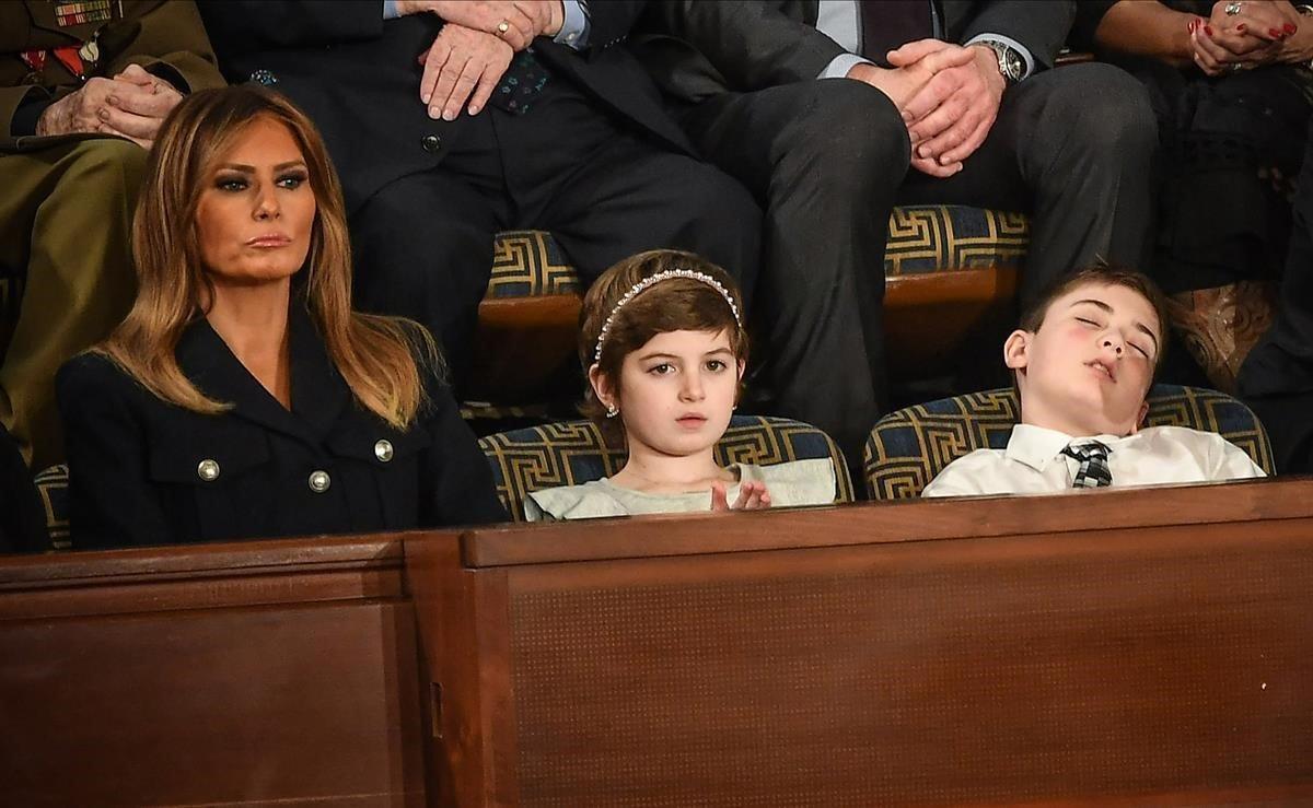 El invitado del presidente de Estados Unidos, Joshua Trump, un niño de 11 años que sufría de acoso en su colegio por apellidarse como el mandatario, fue el centro de atención durante el discurso del Estado de la Unión en Estados Unidos porque se quedó dormido.