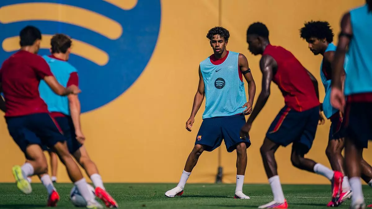 Lamine suelta un latigazo imparable en el entrenamiento