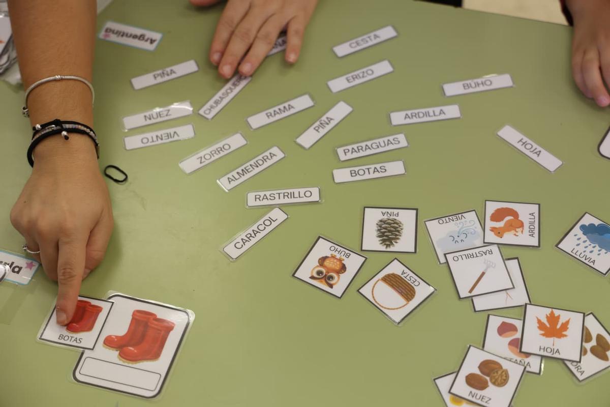 Una clase de Alicante donde se refuerza la comprensión lectora