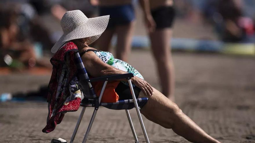 Cistitis i infeccions a l’estiu: per què el banyador mullat pot ser un risc i com evitar-ho