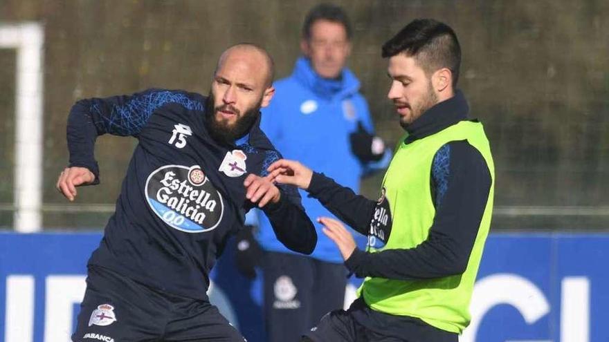 Laure y Carles Gil, con Franganillo por detrás, en el entrenamiento de ayer.