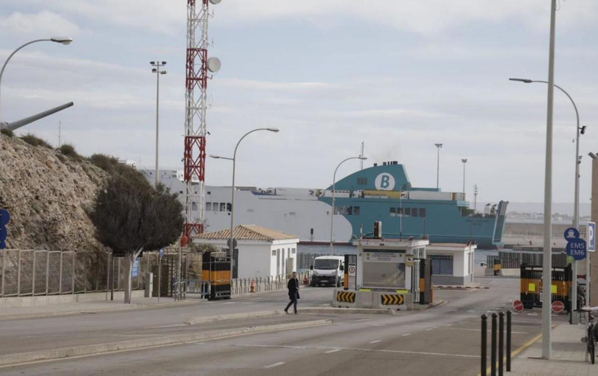 Vista de la entrada del Dique del Oeste de Palma