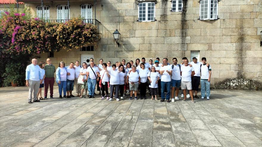 Visita de los usuarios de los centros de la Asociación Juan XXIII por las fiestas de Santa Ifigenia