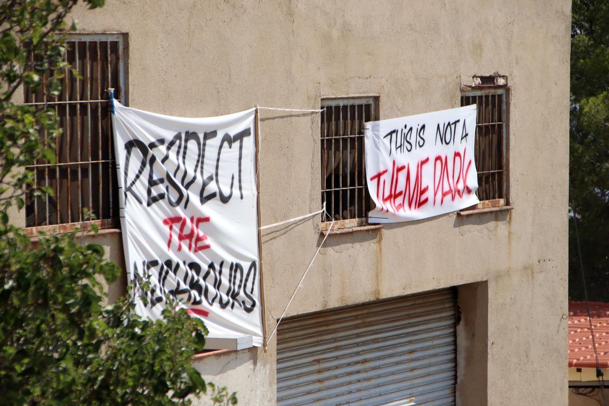 El Turó de la Rovira denuncia que la masificación turística colapsa los buses del barrio