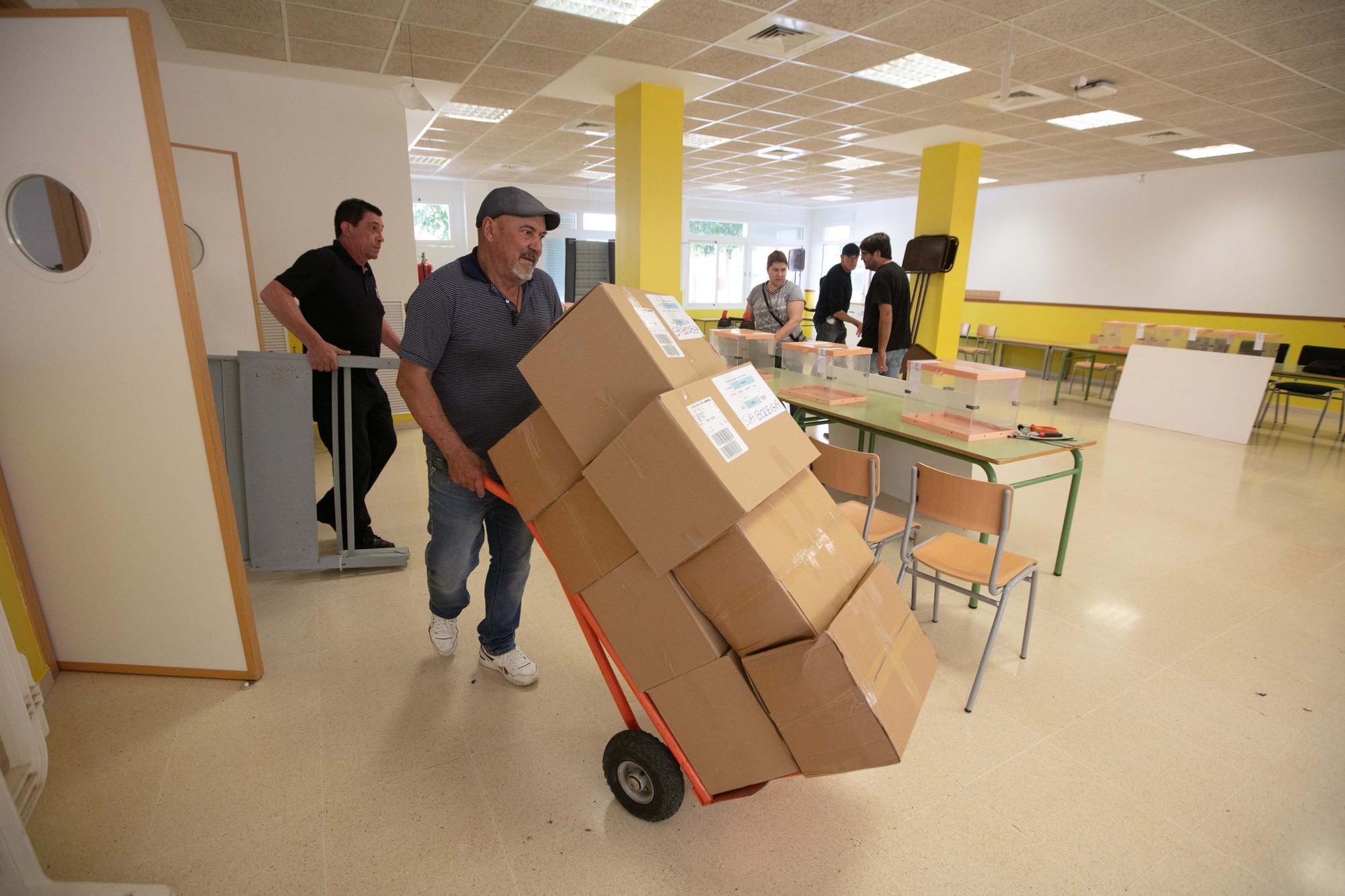 Galería de imágenes de los preparativos para las elecciones del 28M