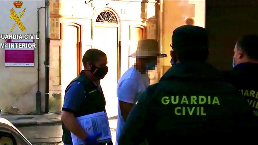 Nacho Vidal, entrando en los juzgados de Xàtiva, el viernes pasado. Guardia Civil