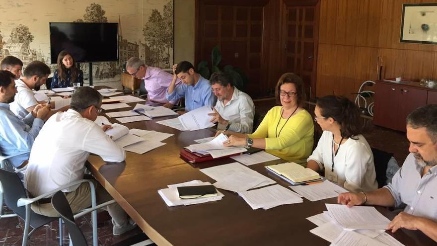Reunión del Comité de Sequía del Ayuntamiento, presidido por Neus Truyol.