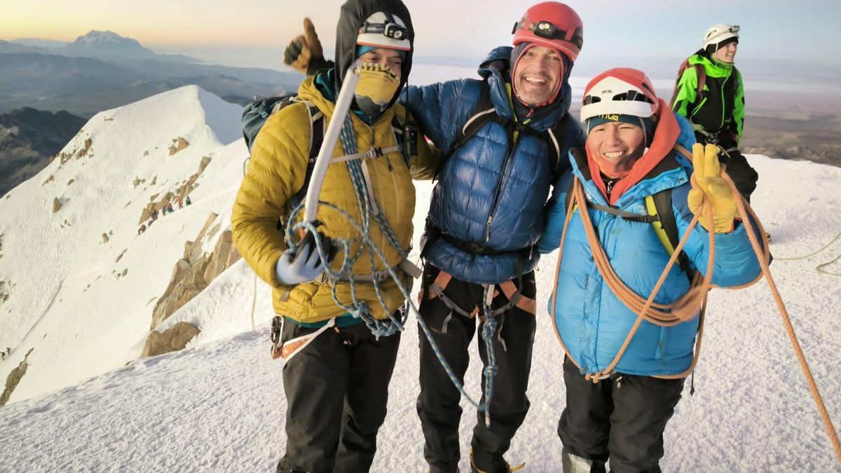 Los tres extremeños en la cumbre del Huayna Potosí: