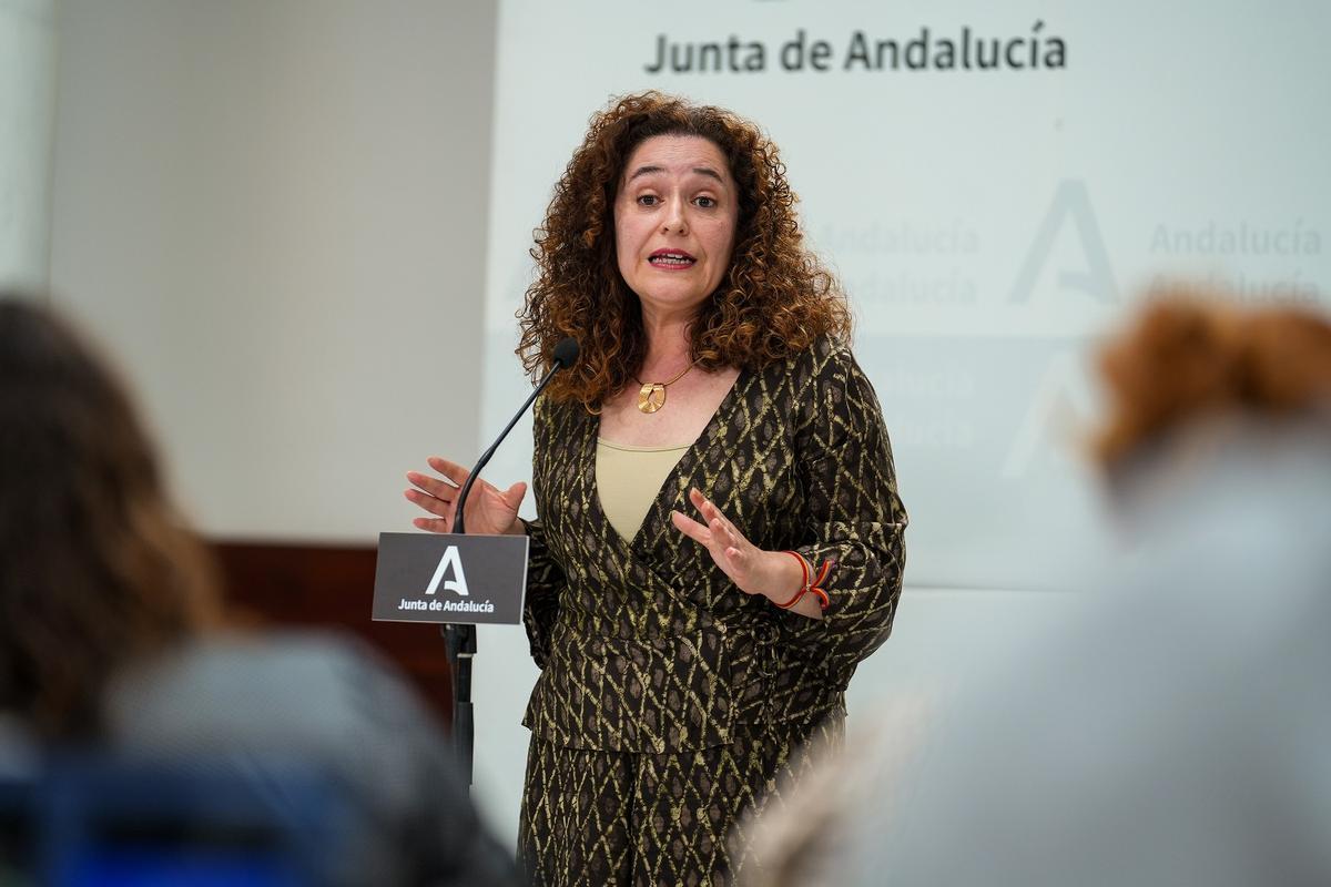 La portavoz de Por Andalucía, Inmaculada Nieto, comparece ante los medios.