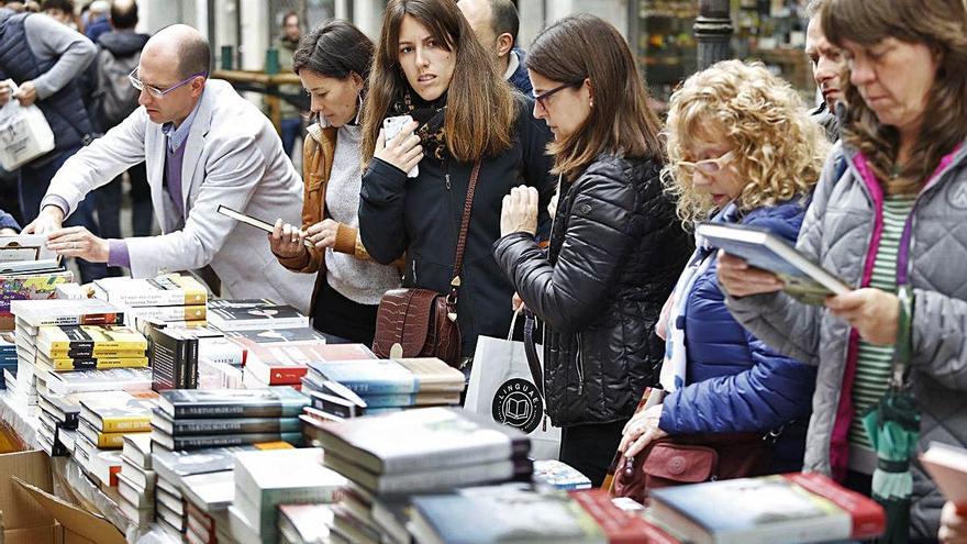 Una parada de llibres, el 23 d&#039;abril del 2019.