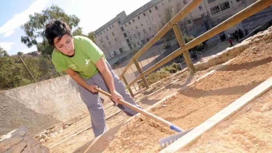 Un grupo de 36 jóvenes sin estudios participa desde junio de 2010 en esta Escuela Taller.