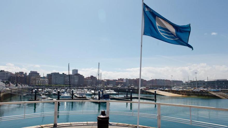 Gijón tiene tantas banderas azules en sus playas como Madrid