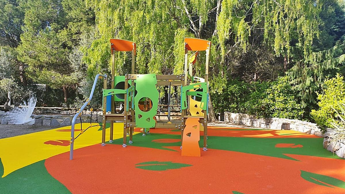 Zona infantil renovada en el Parque de La Jupe.
