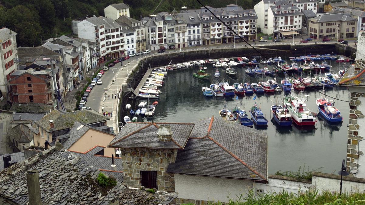 Imagen del puerto de Luarca (Valdés).