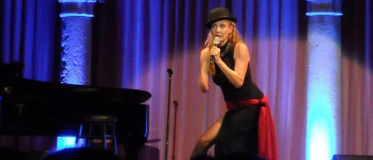 Ute lemper, en su homenaje al cabaret.