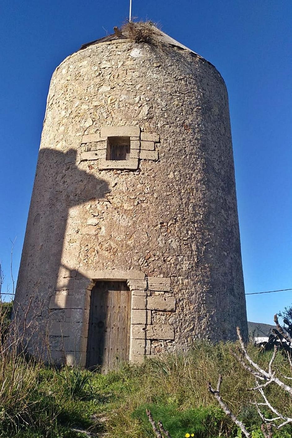 Vista del Molí d’en Pep Joan, de 9,5 metros de altura y cuyas referencias datan del siglo XVI.