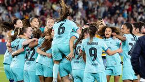 Las jugadoras del Barça celebran su novena Liga en Granada