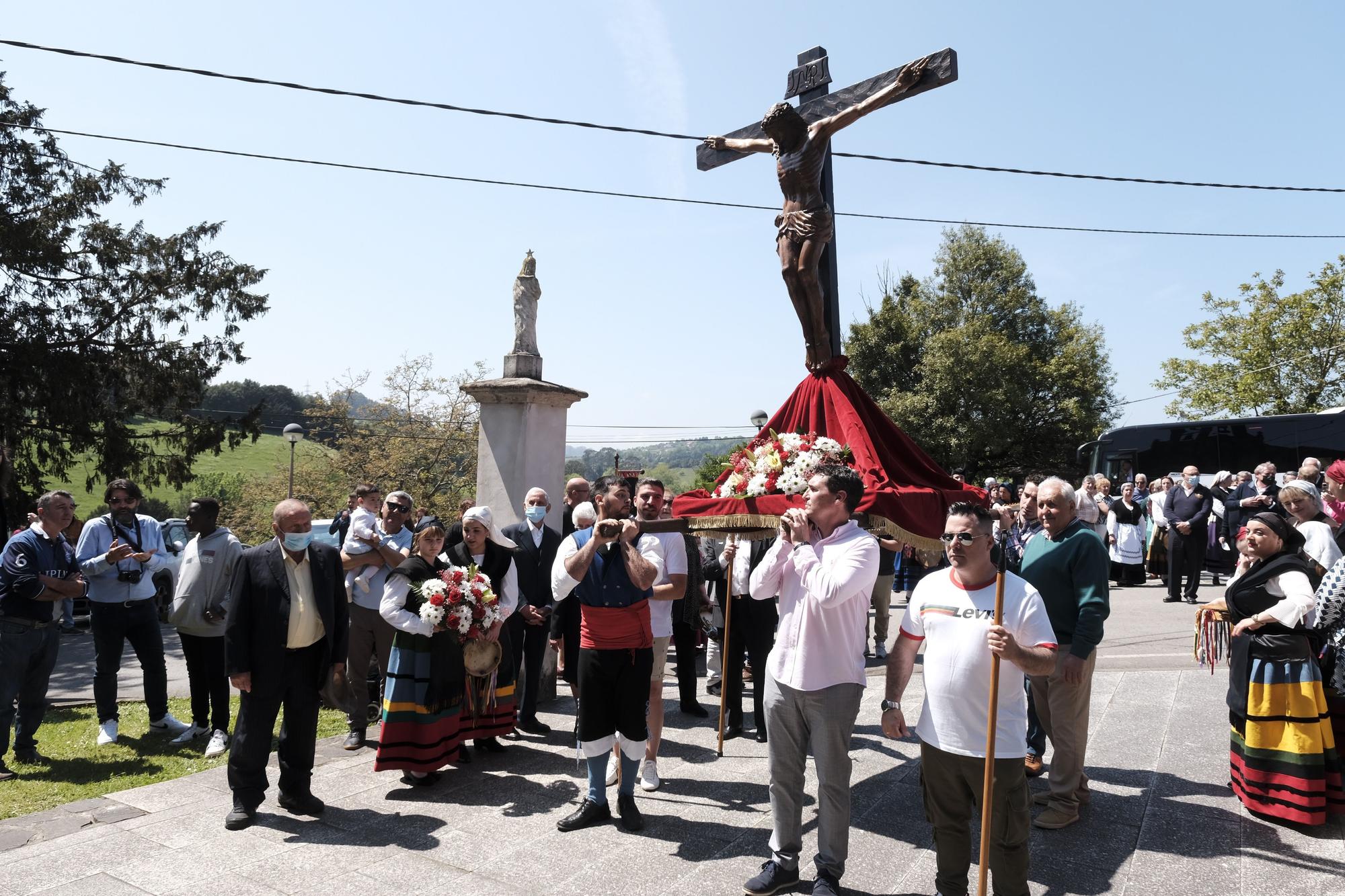 En imágenes: La procesión del Cristo de Cenero