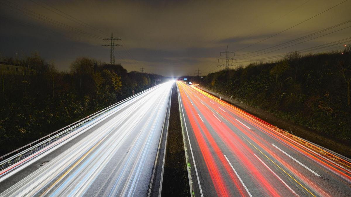 Los electrones toman los carriles rápido y lento al mismo tiempo.