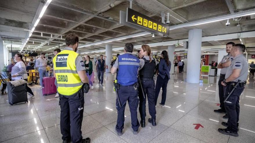 Protesta del taxi: ‘Sustito’ a los piratas del aeropuerto