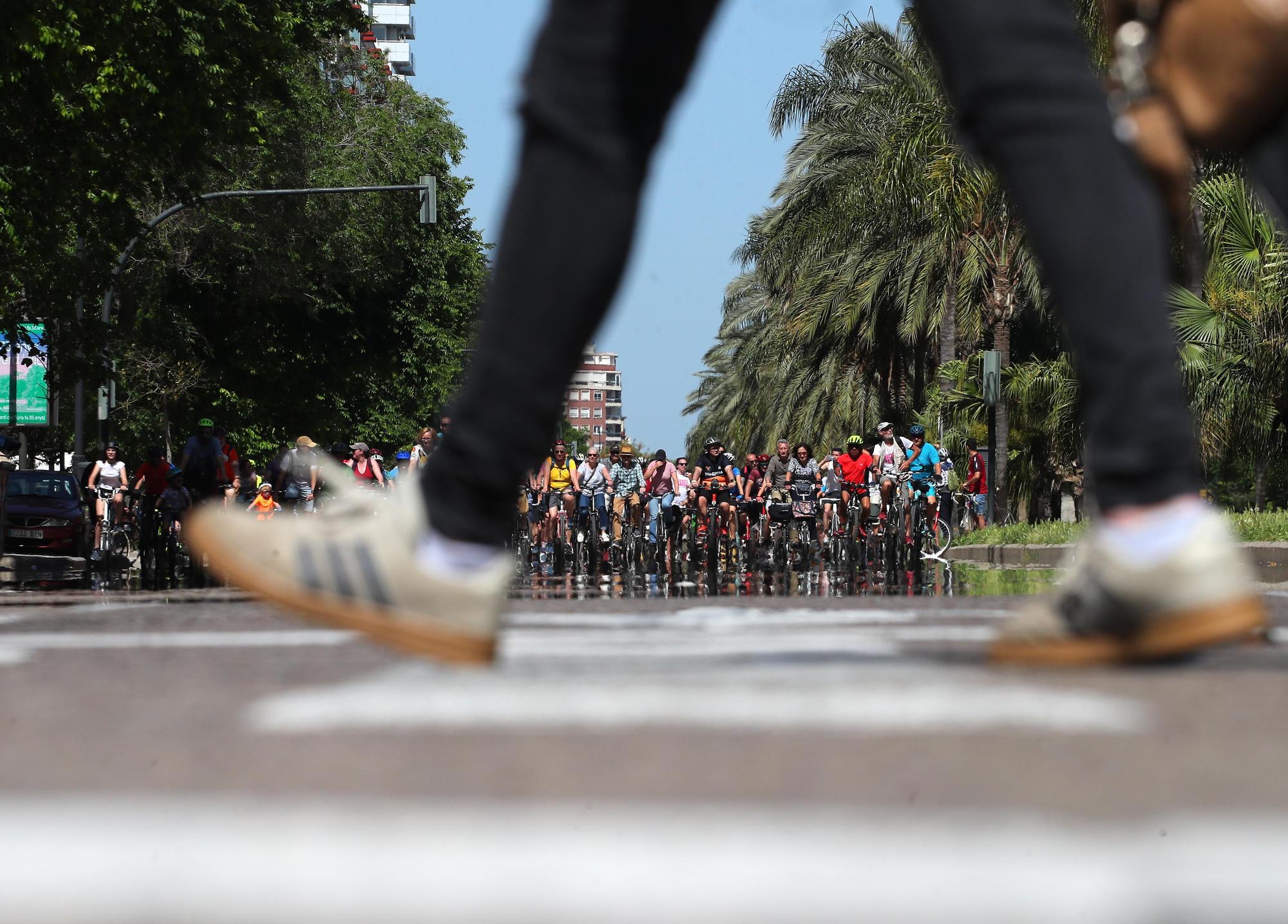 Búscate en la València Bike Parade