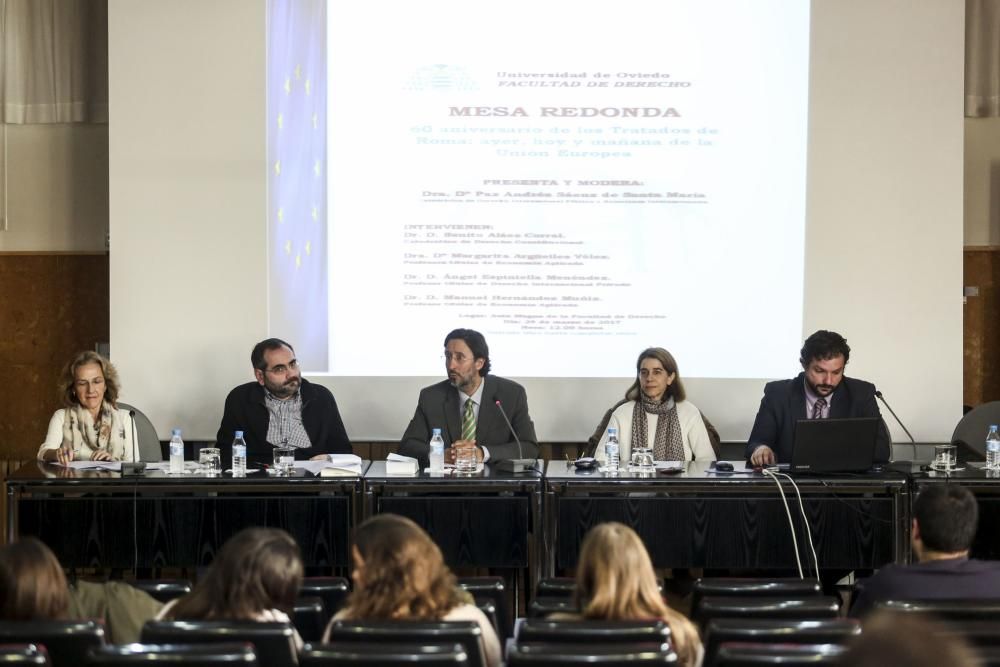 Mesa redonda 60 aniversario de los Tratados de Roma en el Aula Magna de la Facultad de Derecho